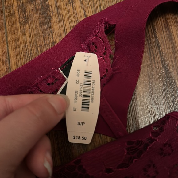 NWT- Victoria’s Secret V-String in Small. Ruby Red/Burgundy - Picture 7 of 7